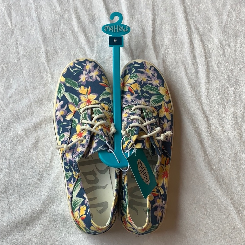 Kendra Lace Up Canvas Sneakers